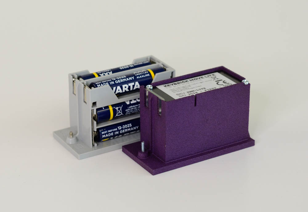 Keybrick Move Lite next to the original battery holder